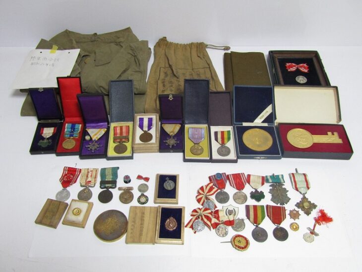 東京都世田谷区代田にて、旧日本軍の瑞宝章 勲章 徽章 記念章 従軍記章