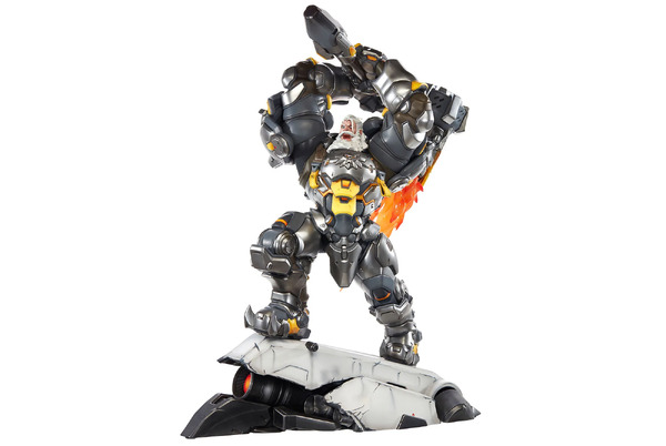 お値段約15万円の『オーバーウォッチ 2』ラインハルト巨大スタチューが