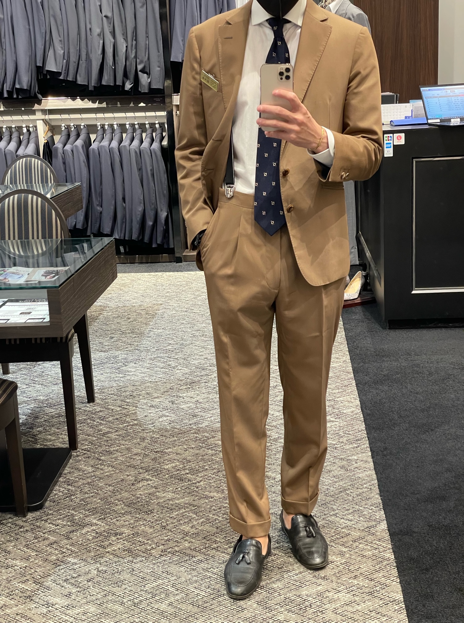 男は黙ってブラウンスーツ【表参道店】｜オーダースーツならGlobal