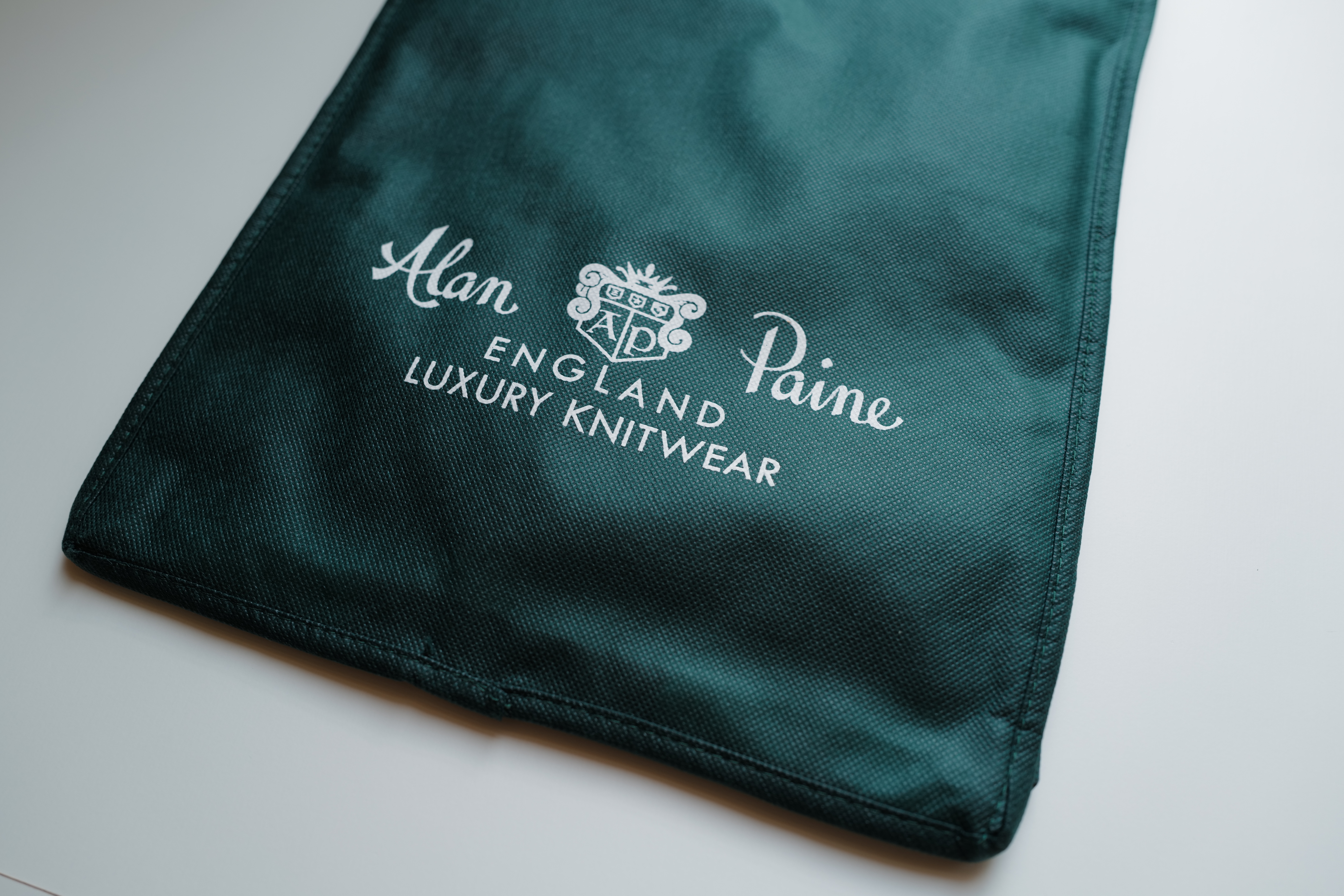 GLORYGUY & Cachette｜LUXURY KNITWEARを掲げる英国生まれのニット