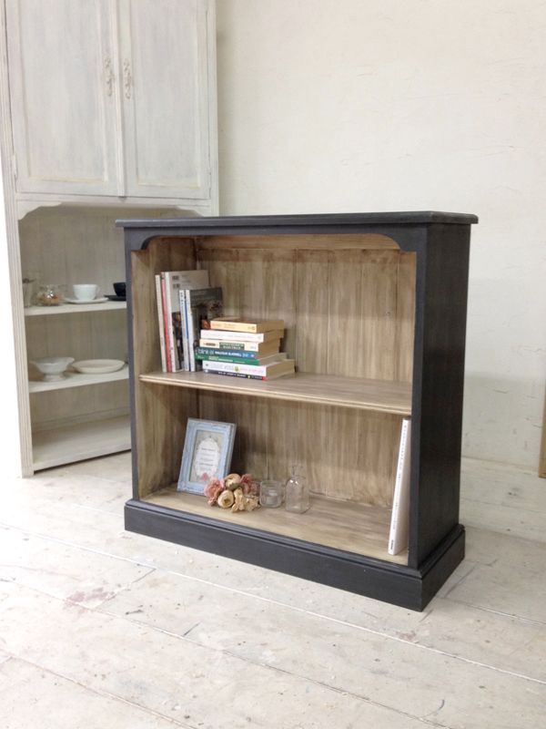 シャビーなアンティークシェルフ(本棚)は大阪のパイン家具店GFへ