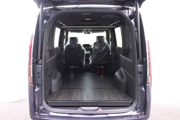 ステップワゴンにバイクを積載するためフロアパネルを制作！｜トランポ