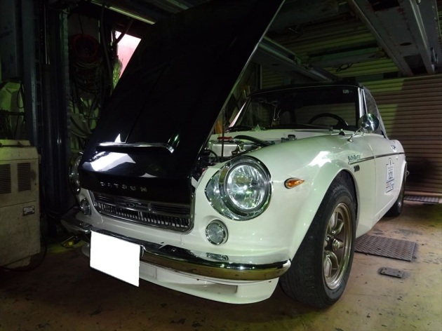 フェアレディ2000 SRL311 ソレックスキャブ 取付中！｜車の