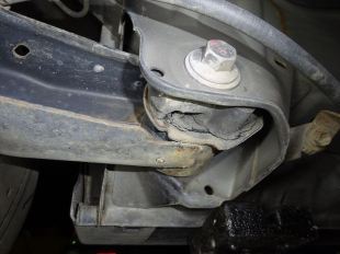 ダイハツ エッセ L235S KF アクスルビーム 交換です！｜車の