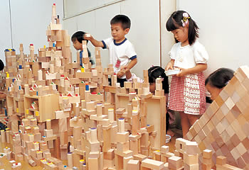 おもちゃの与え方・童具館