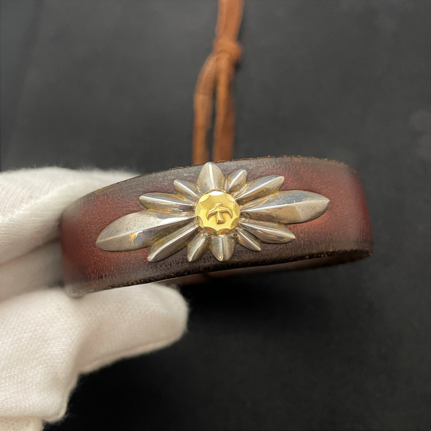 ゴローズ goro's GC24付コンチョ付革ブレス（焦げ茶) – DELTAone