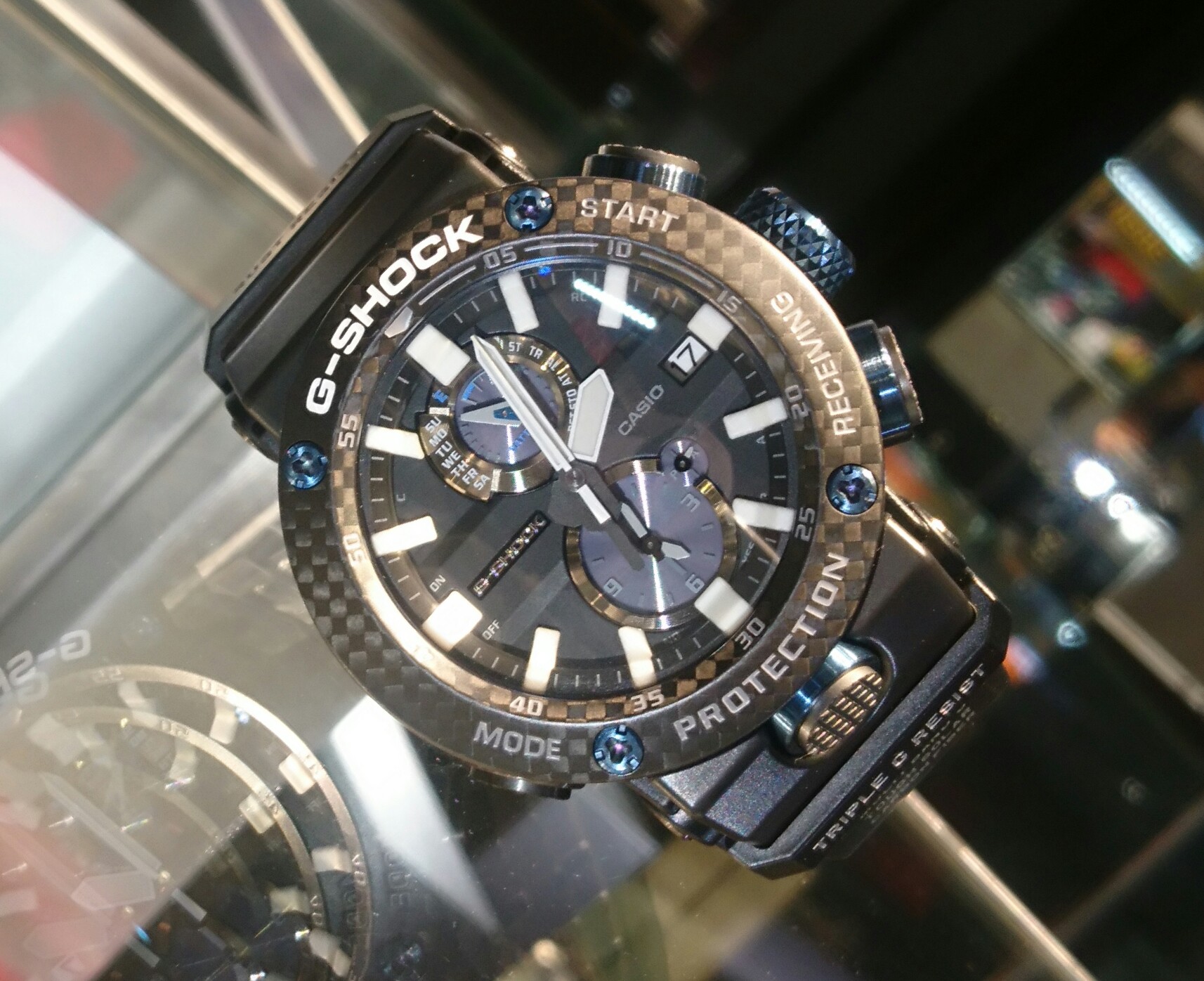 G-SHOCK GRAVITYMASTERからカーボンを纏った新型が登場！ | ブランド