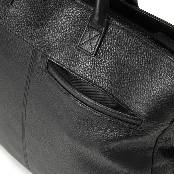 男の定番“ヘルメットバッグ”にレザー版があったら面白いんじゃないかと