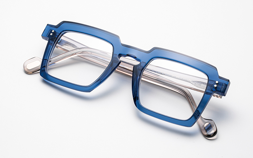 躍動感のあるデザインで掛ける人の個性を引き出す眼鏡「アン