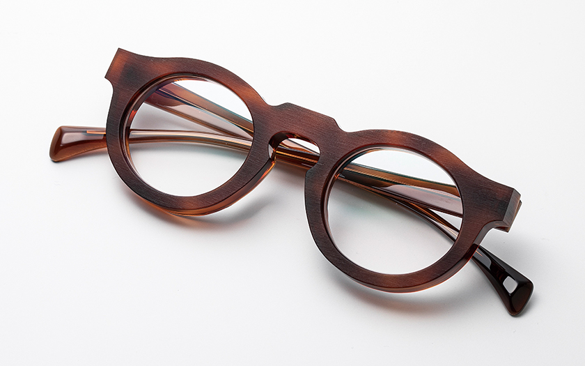 クラシックとモダンを兼ね備えた独自のフォルムの眼鏡「ジャック