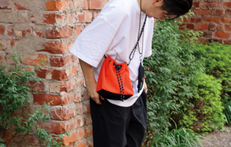 ワンマイル巾着は最強説】財布&スマホを入れて、服装のアクセントにも