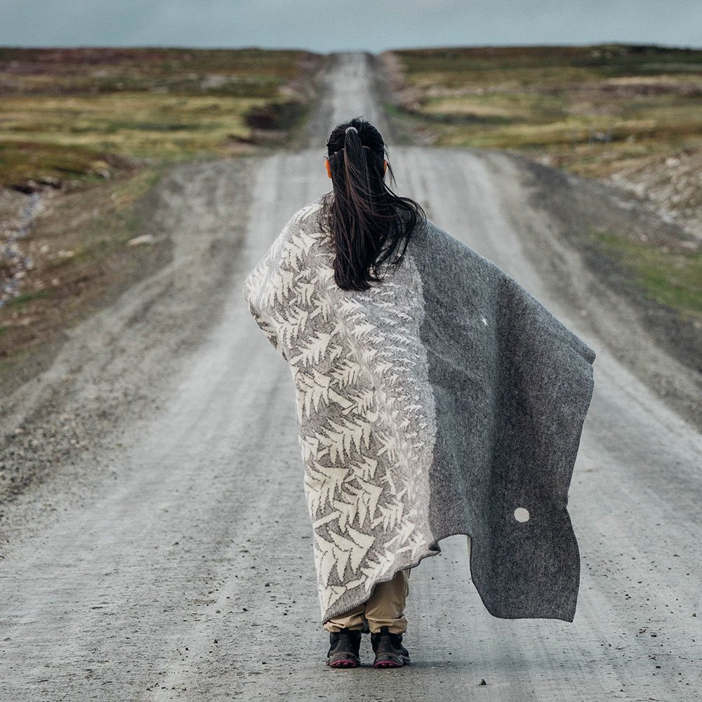 ラストチャンス】この秋即完売した、アートブランケット「HOUSE IN THE