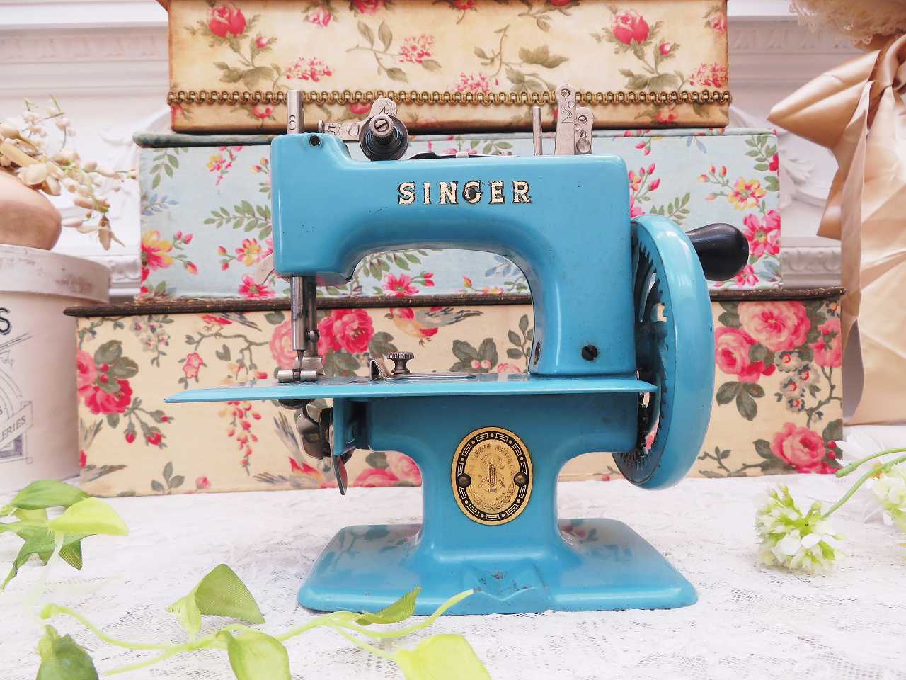 レア ブルー シンガートイミシン - 薔薇と天使のアンティーク