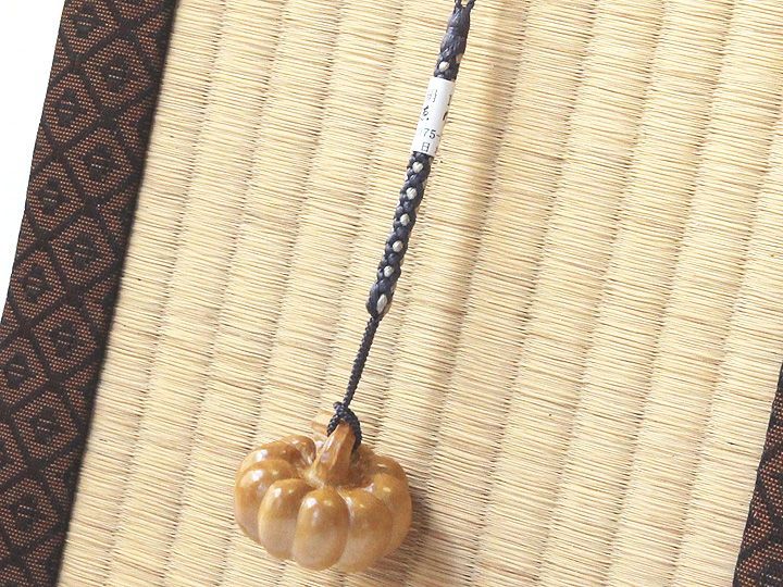 黄楊根付 かぼちゃ（C）【岡壱名入り】【2018年10月23日公開】｜京都の
