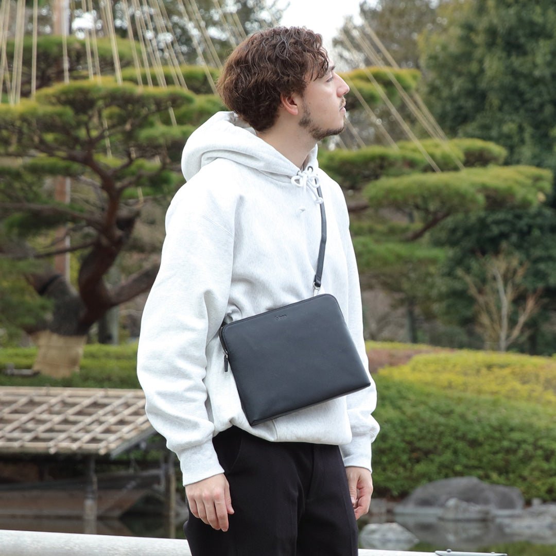 Evoon みがるサコッシュレザー【ブラック 3営業日以内に発送/ダーク