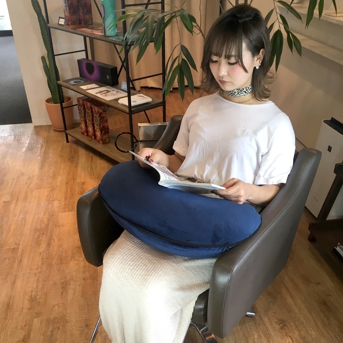 マイクロビーズクッション (ネイビー)の通販・卸売り | アイラッシュ