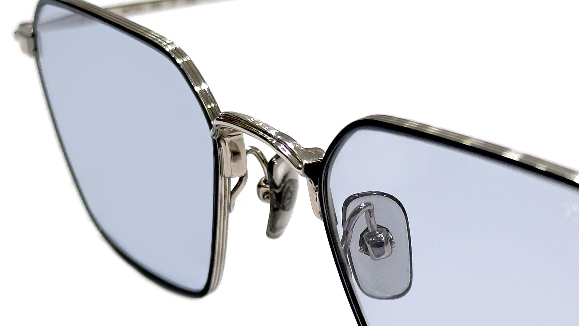 オールメタルの軽快感でさりがなく掛けられる999.9 feelsun 新作