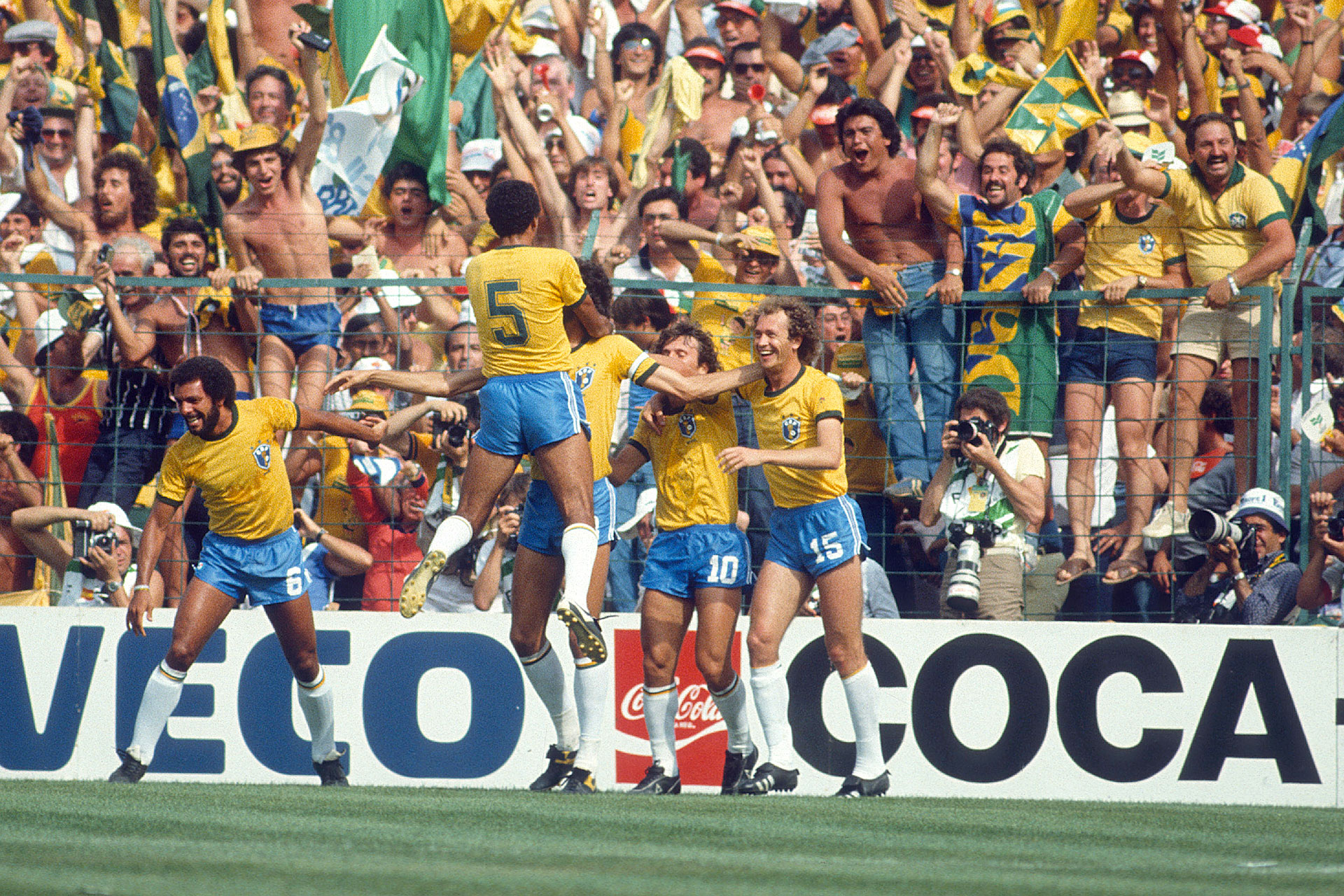 即興と再現性の共存に「偽SB」の原型も。現代サッカーにも通ずる「黄金