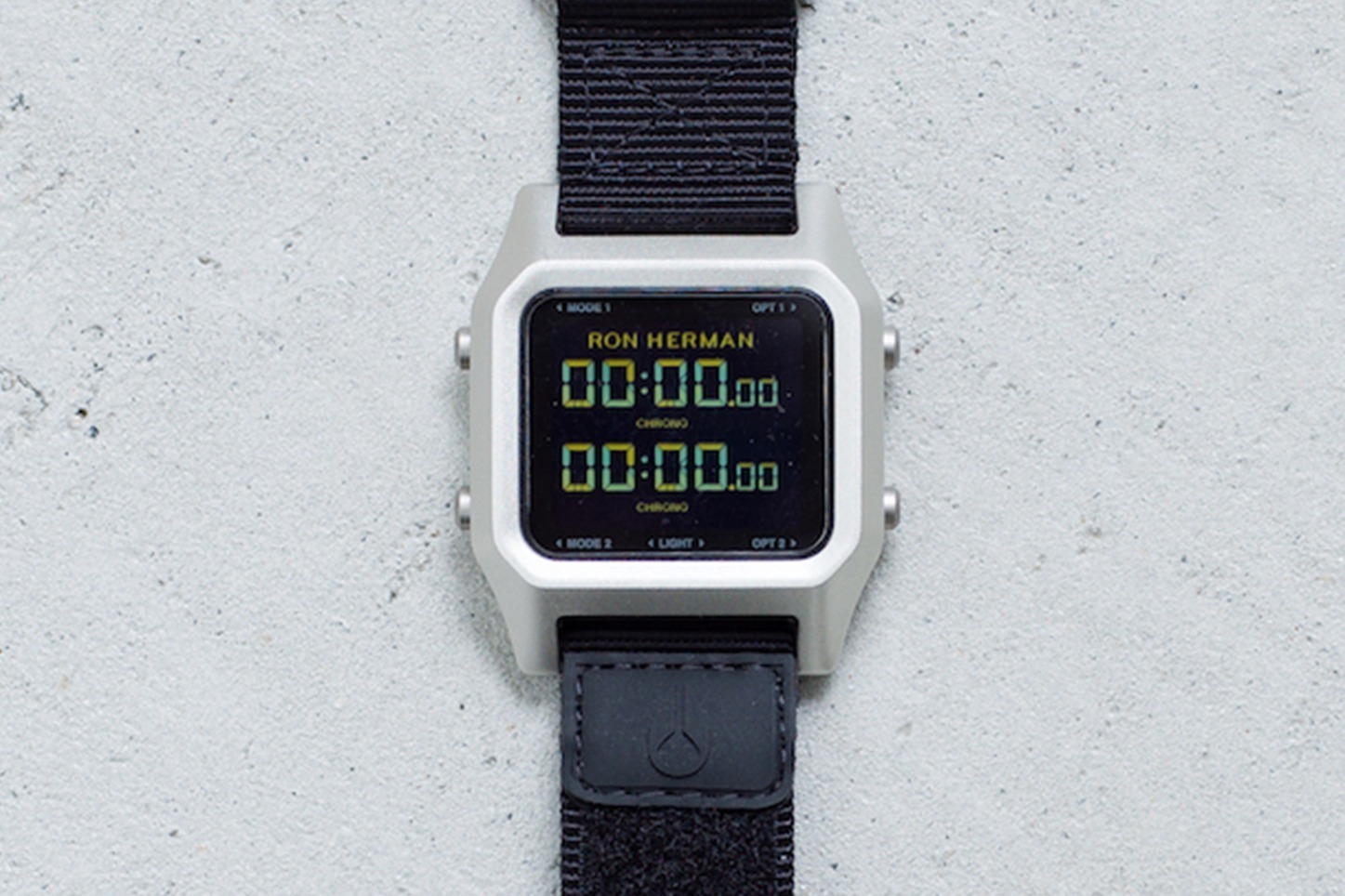 ニクソン×RHC ロンハーマンの新作腕時計、シルバーの超薄型ケース