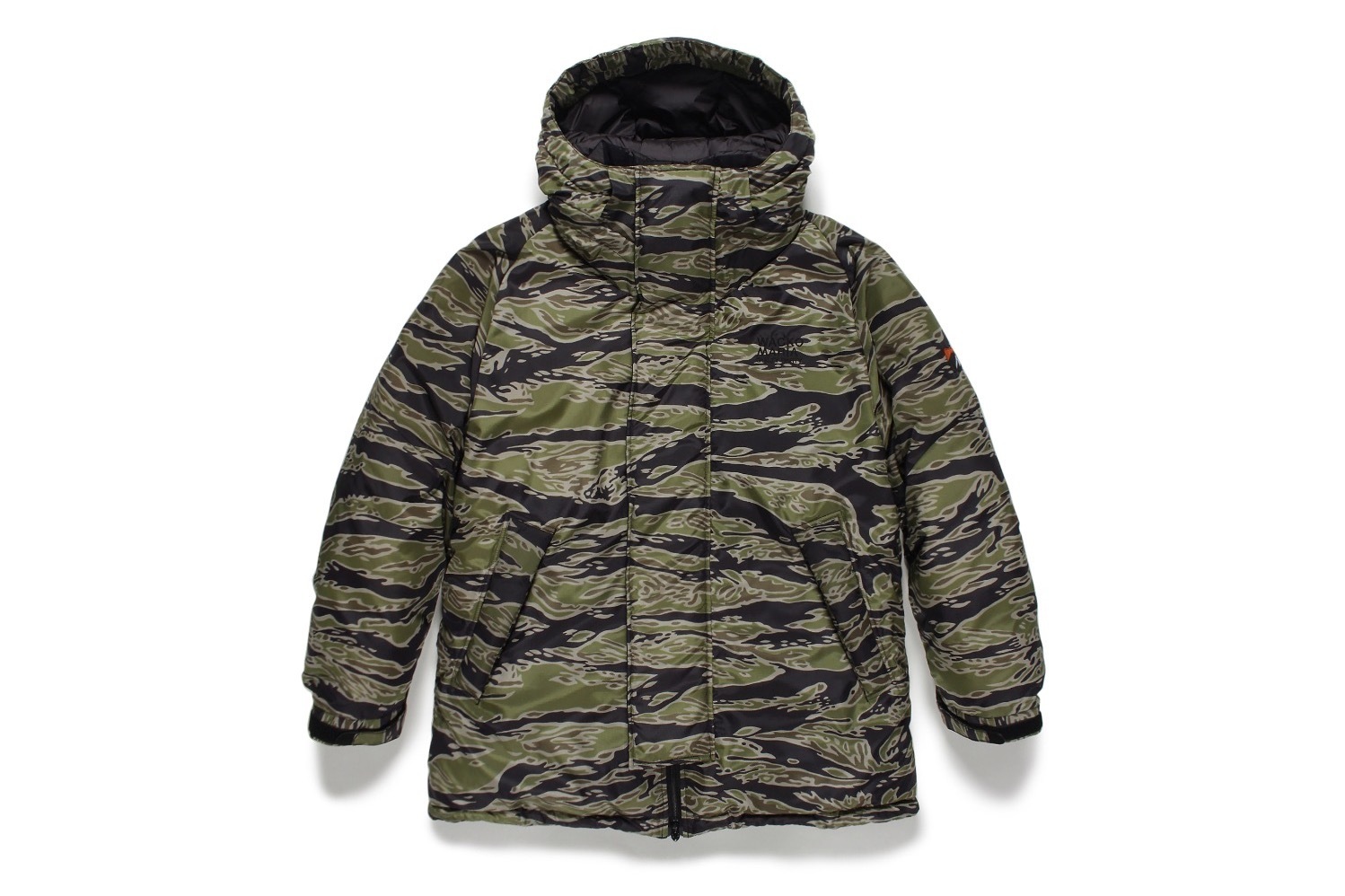 ワコマリア“レオパード柄＆タイガーカモ柄”のダウンジャケット、ダウン