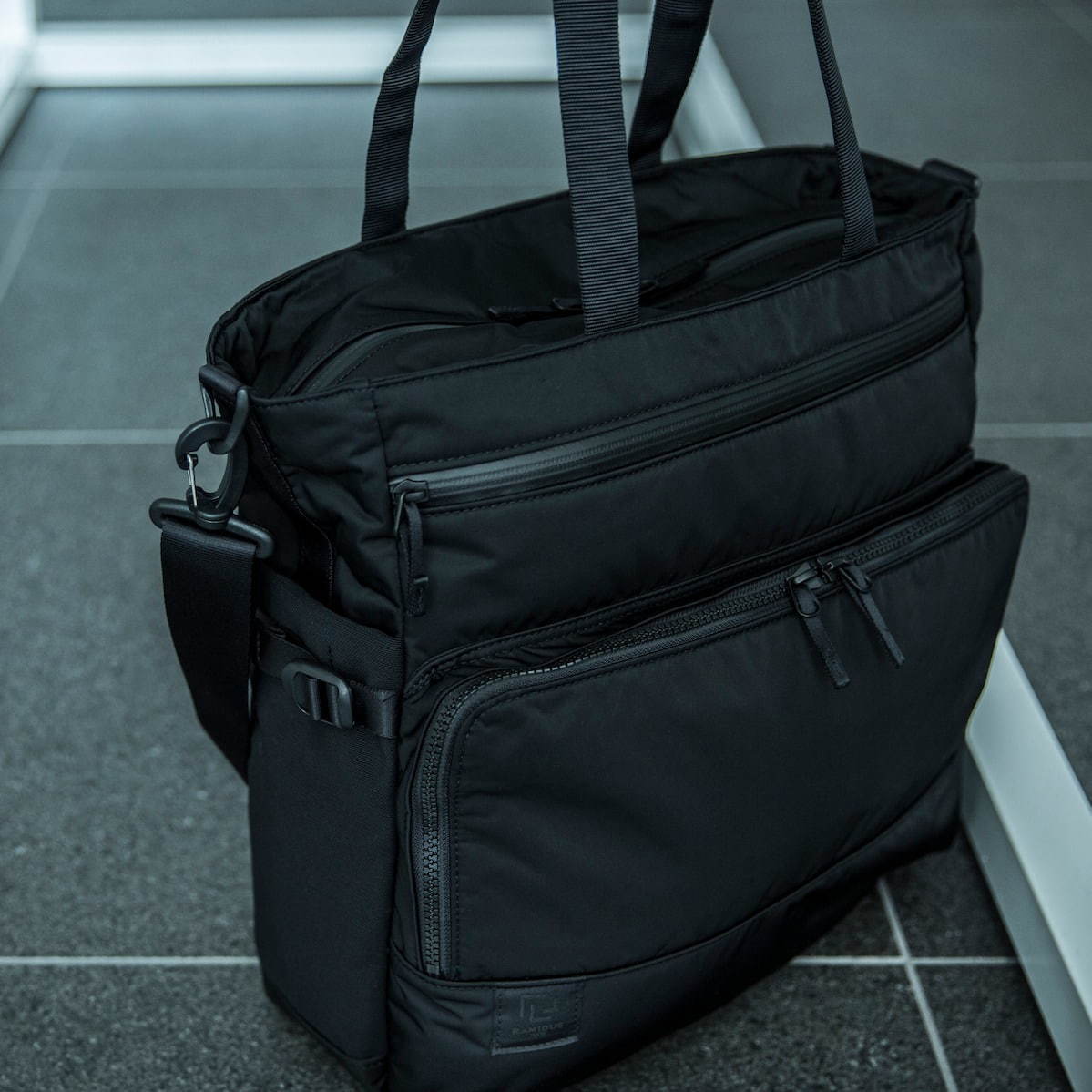 ラミダス「ブラックビューティー」オールブラックの新作バッグ、ヘッド