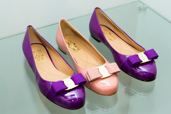 フェラガモが、人気シューズ「ヴァラ」「ヴァリナ」のメイド・トゥ