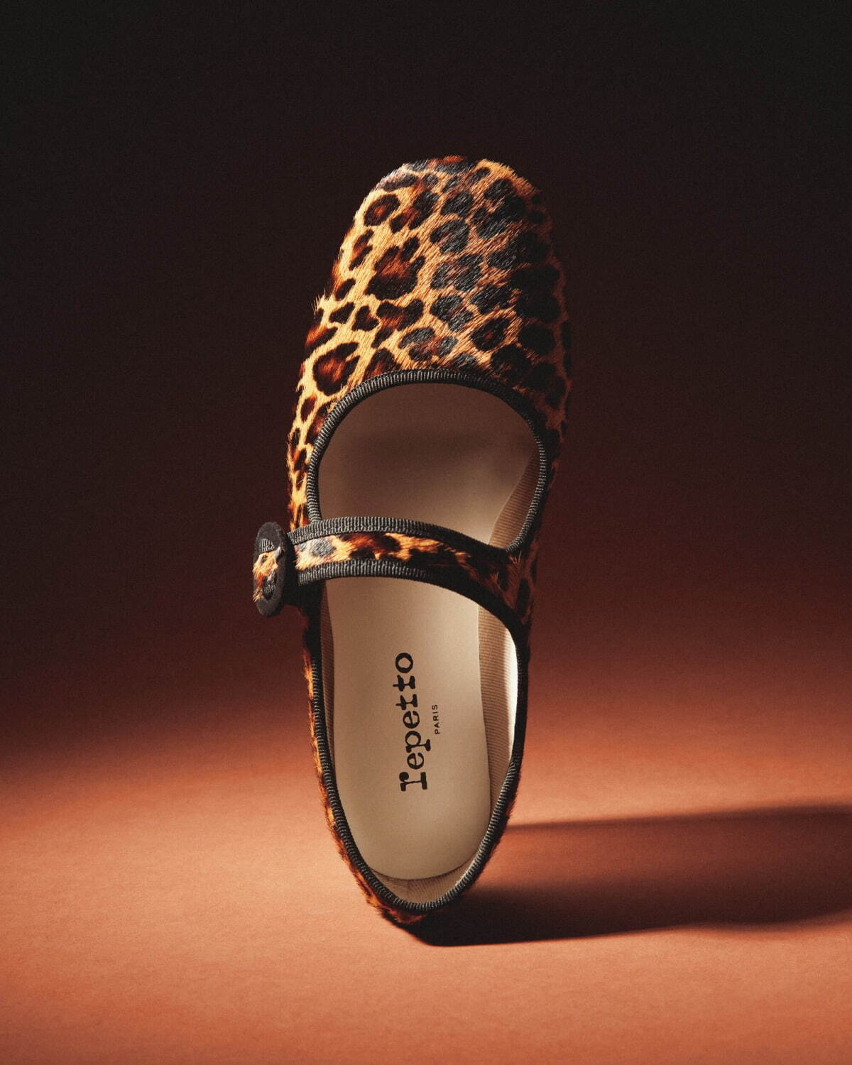レペット“レオパード柄”の24年秋冬シューズ、フラット＆ミドルヒールの