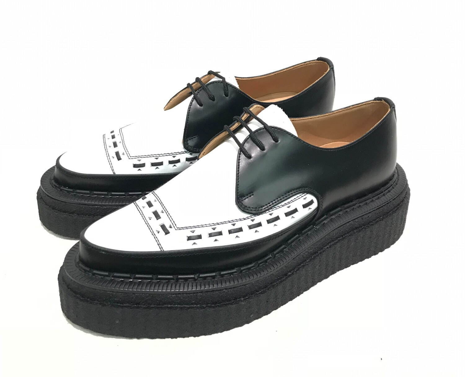 sacai×ジョージコックス“厚底”ダブルソールシューズ、アッパーに