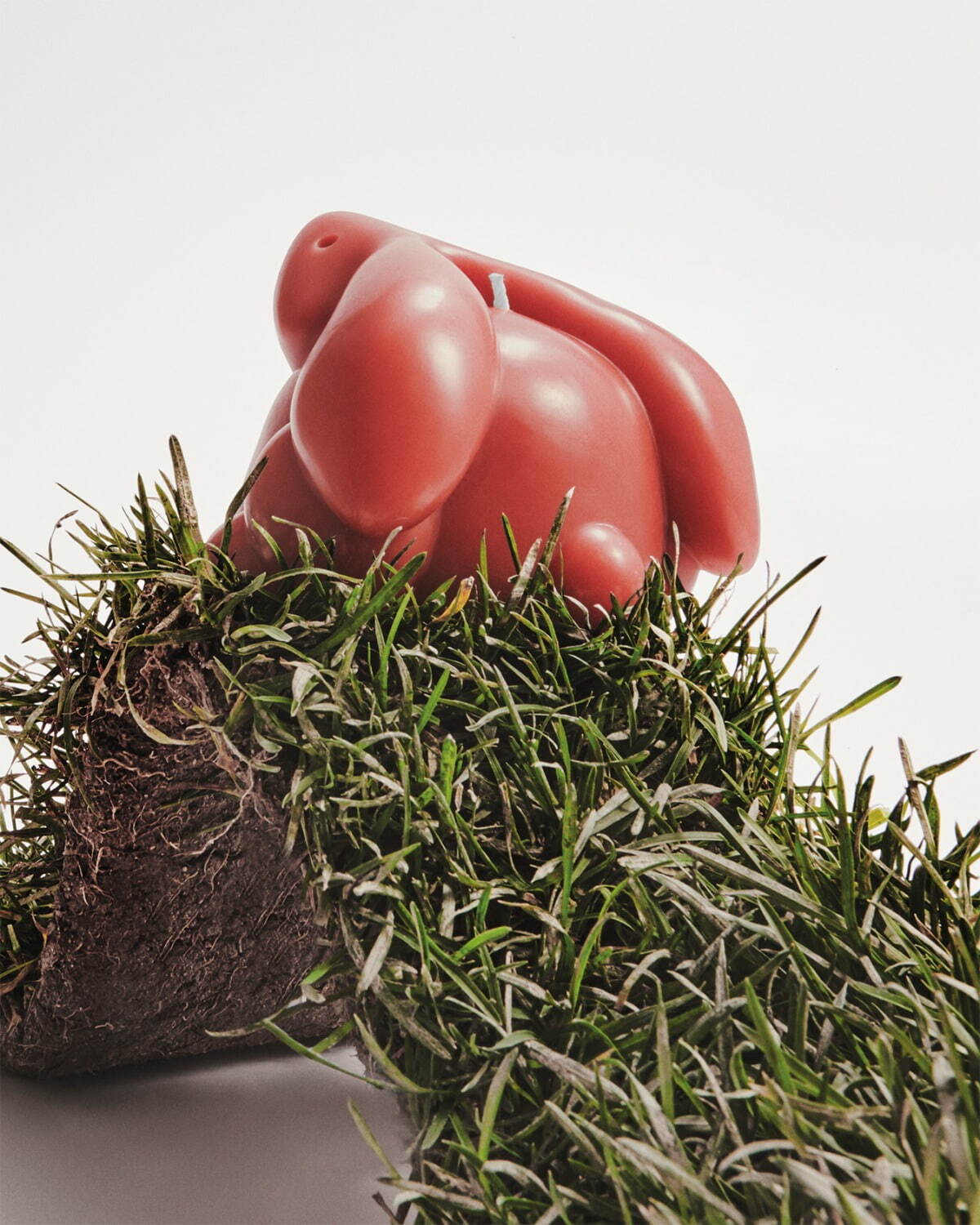 ロエベ フレグランス23年干支“うさぎ”の限定キャンドル、カラフルな全3