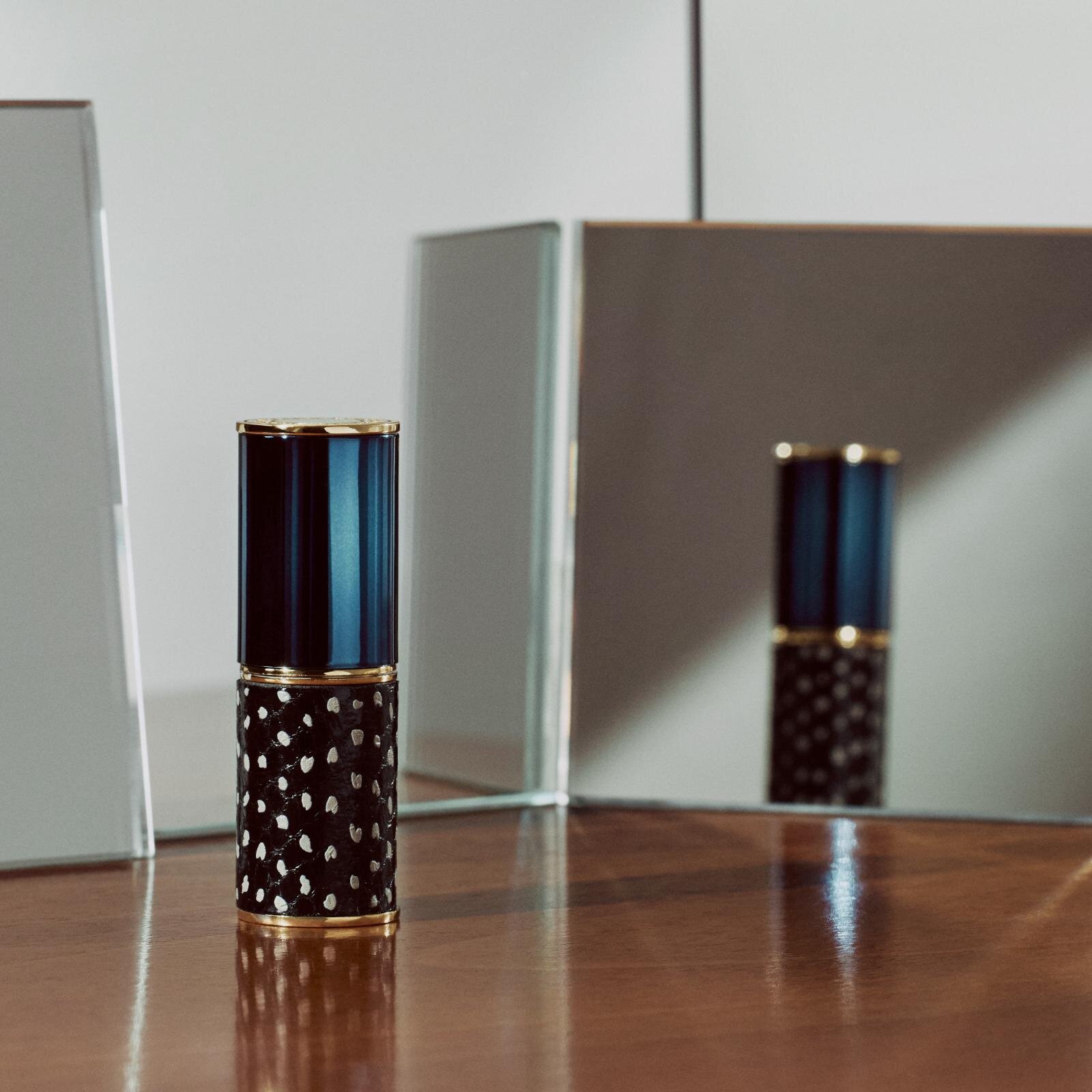 ドリス ヴァン ノッテン25年冬コスメ、“ミッドナイトブルー”の限定