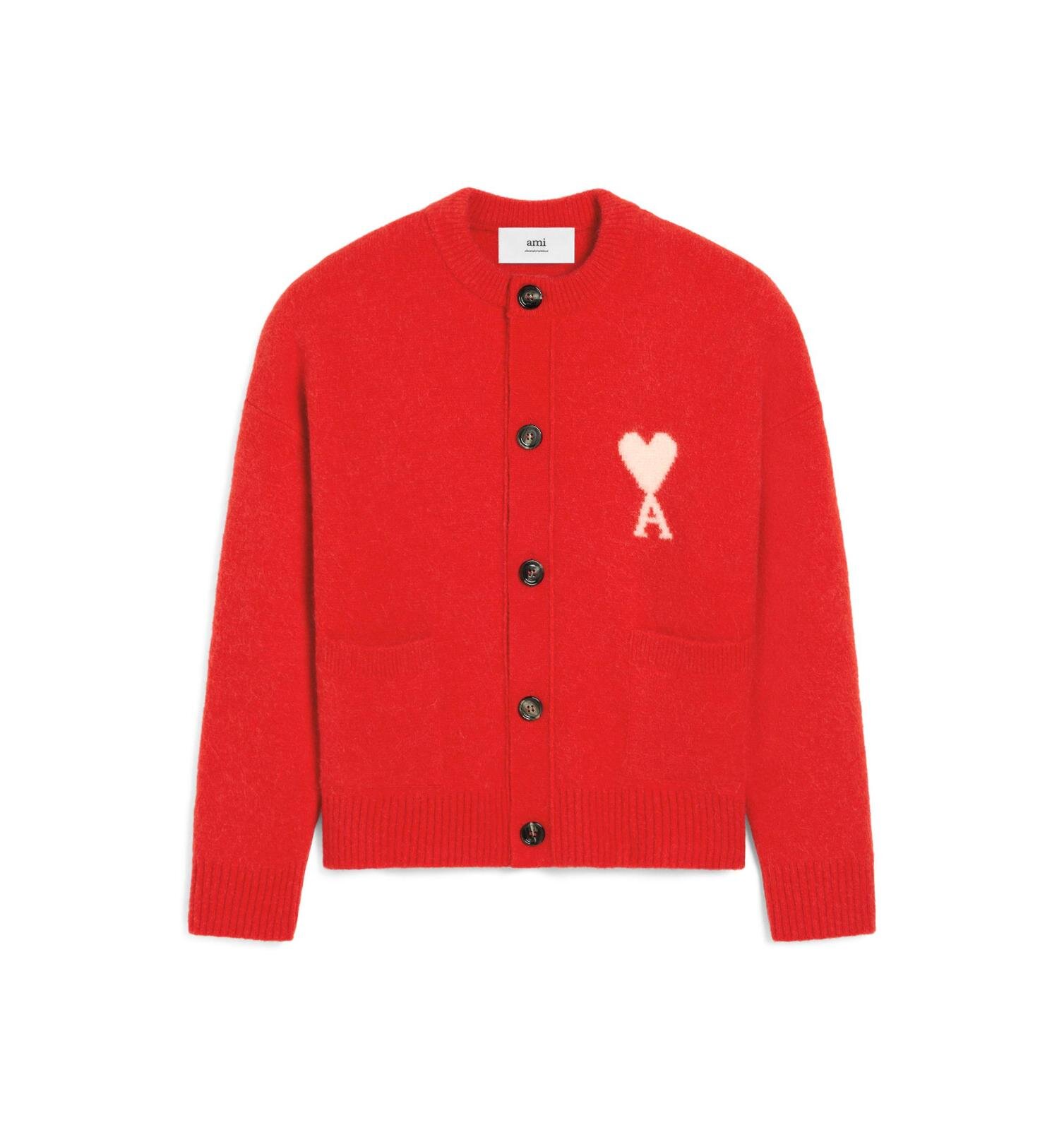 アミ パリスのクリスマス”ハートロゴ”の真っ赤なニットやマフラー