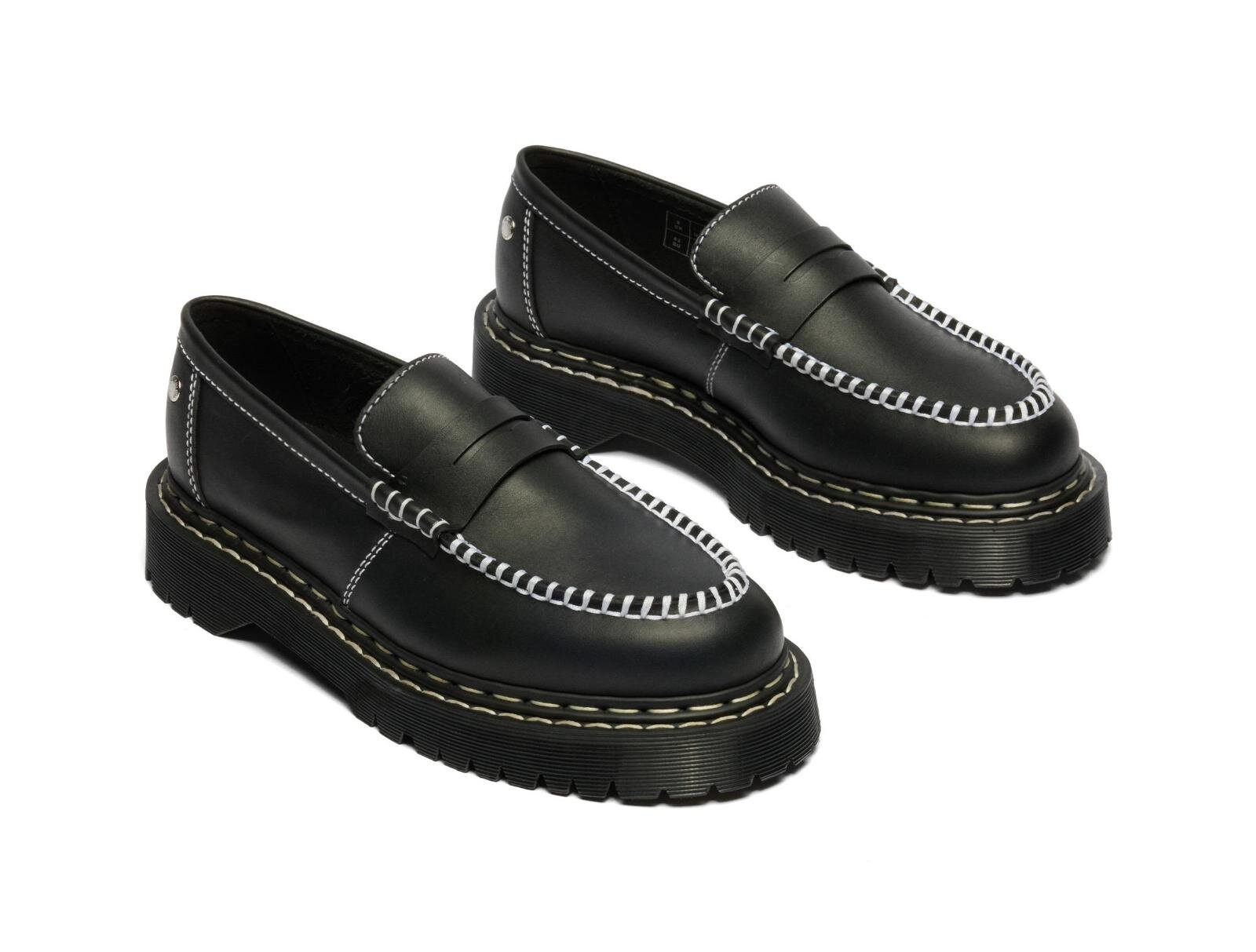 ドクターマーチン“ダブルステッチ”の厚底ブーツやローファー、ホワイト