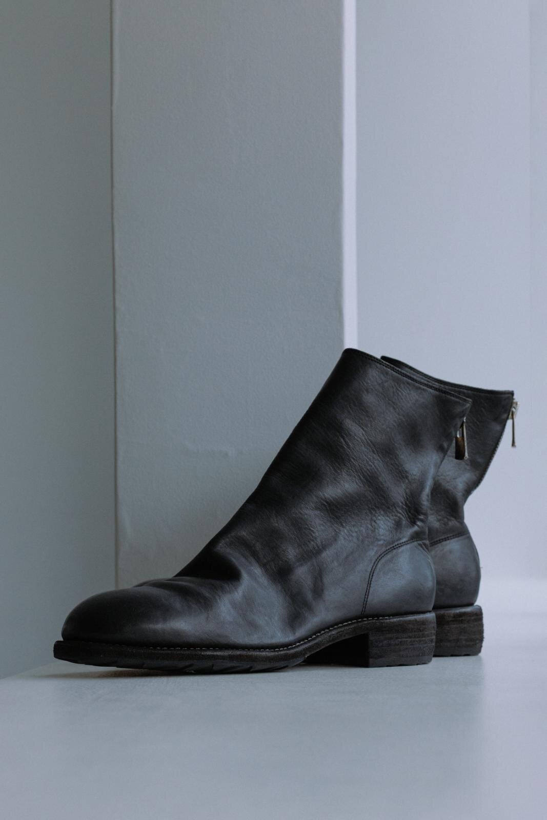 グイディのビオトープ限定「バックジップブーツ」黒のホースレザーで