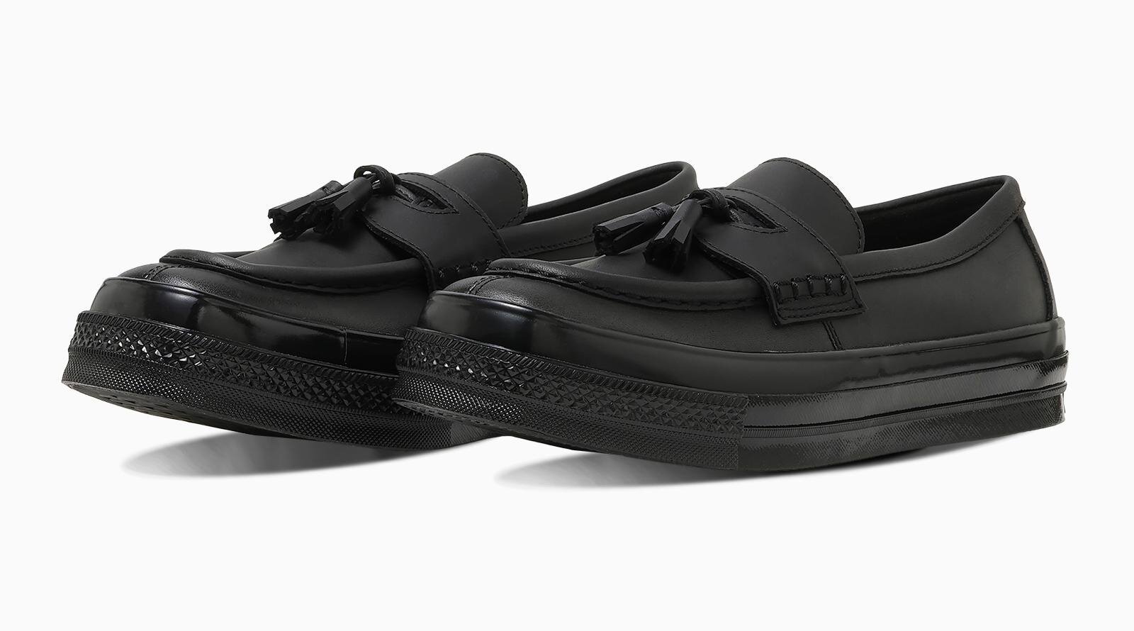 コンバースのローファースニーカー、着脱できるタッセル付き＆スクエア