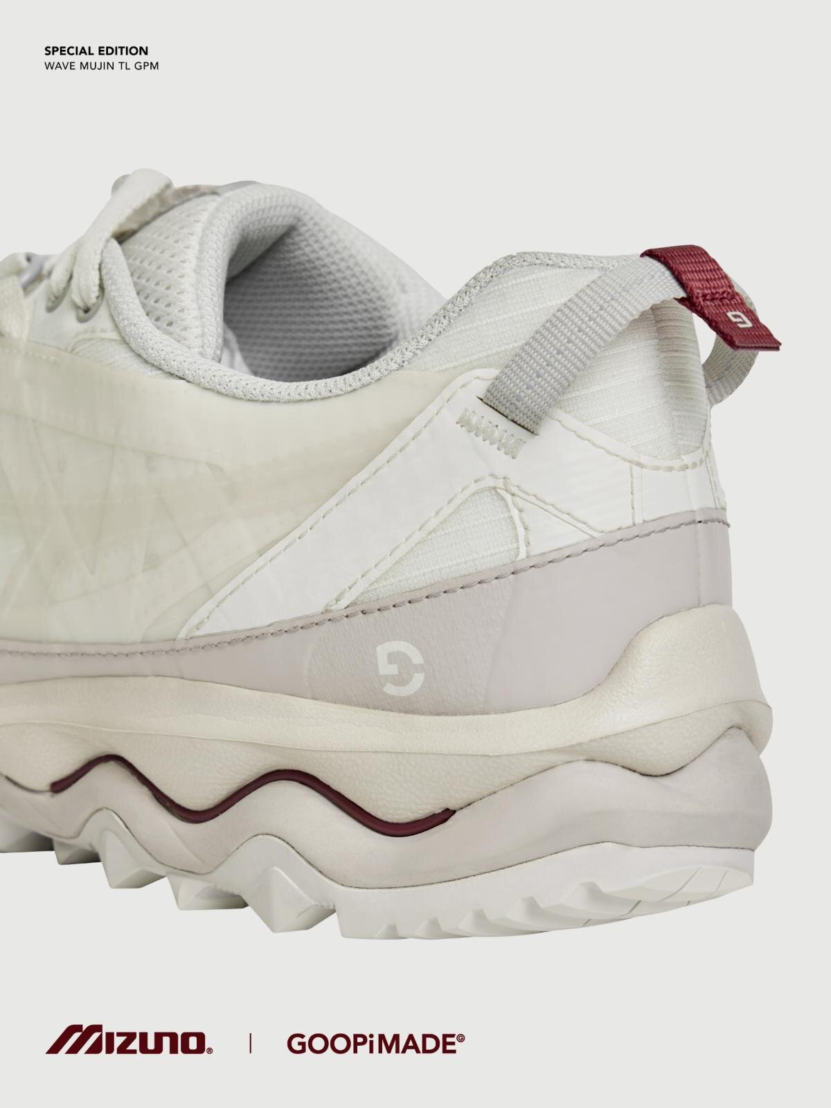 ミズノ“左右非対称”オフホワイトのスニーカー「ウエーブムジンTL」台湾