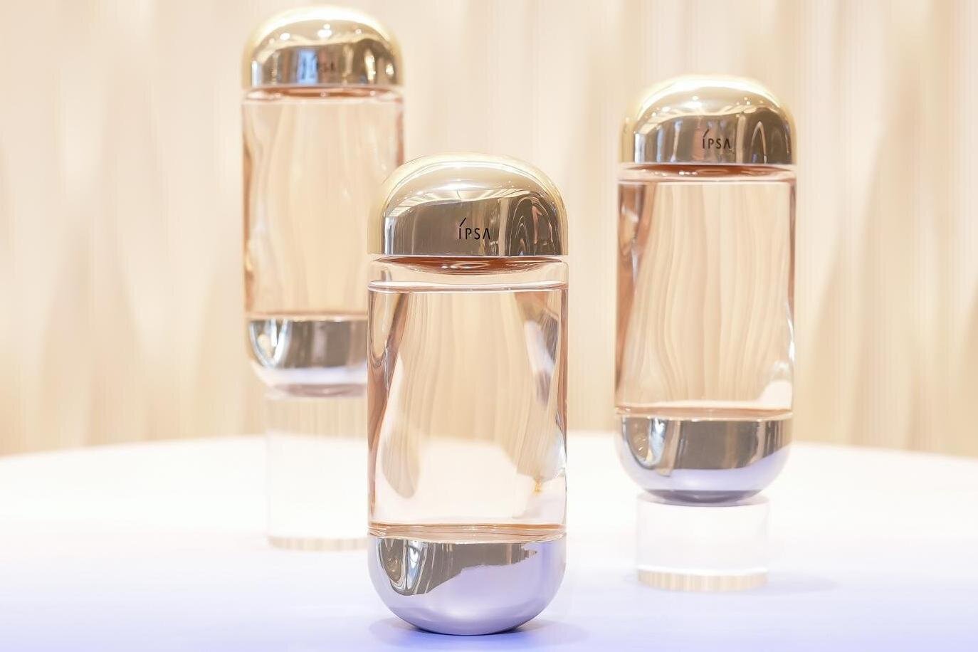 イプサ人気化粧水「ザ・タイムR アクア」“虹色グラデ”の限定ボトル