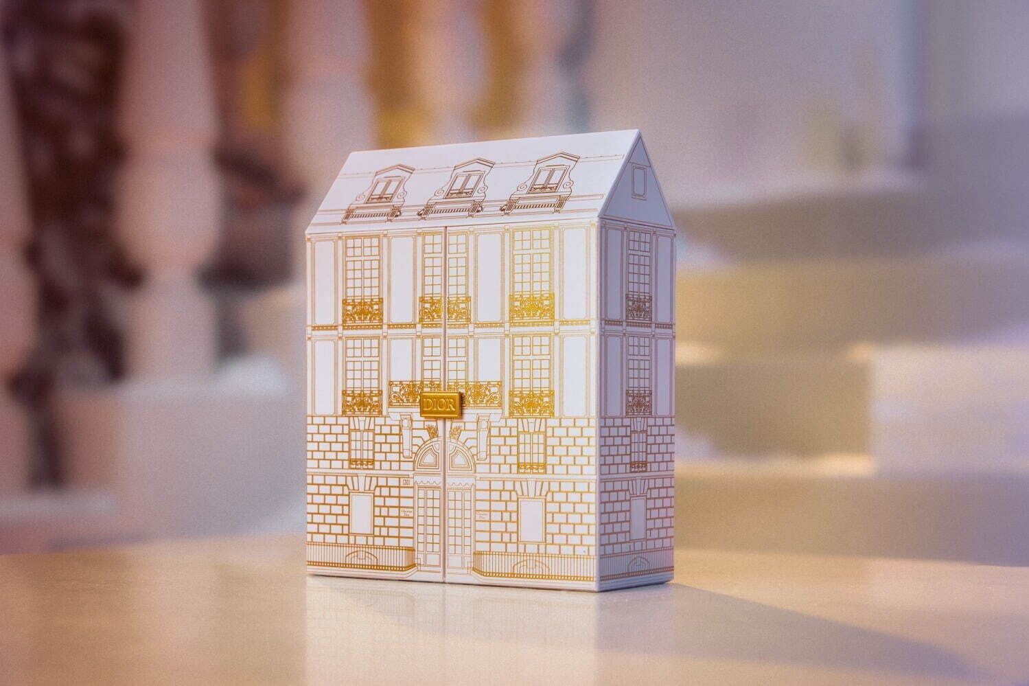 ディオール23年クリスマスコフレ、人気フレグランスや美容液など