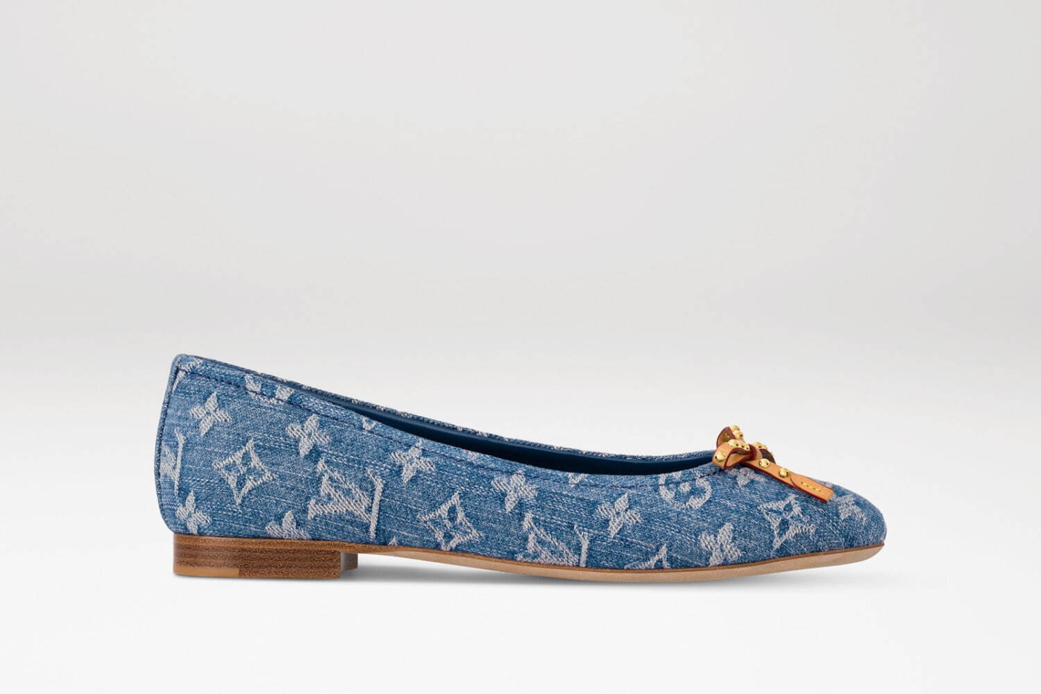 ルイ・ヴィトンからモノグラム・デニムのウィメンズシューズ、波型