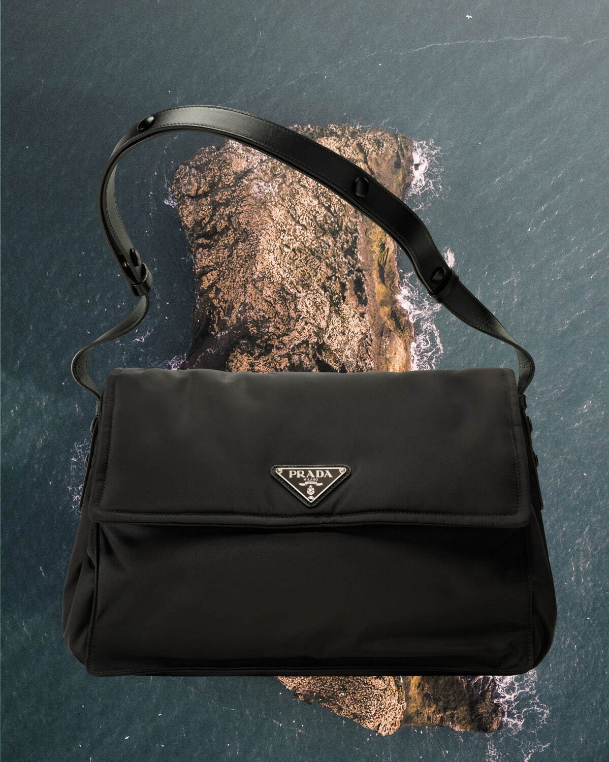 プラダ リナイロン」24年春夏メンズ・ウィメンズバッグ、“ミニポーチ