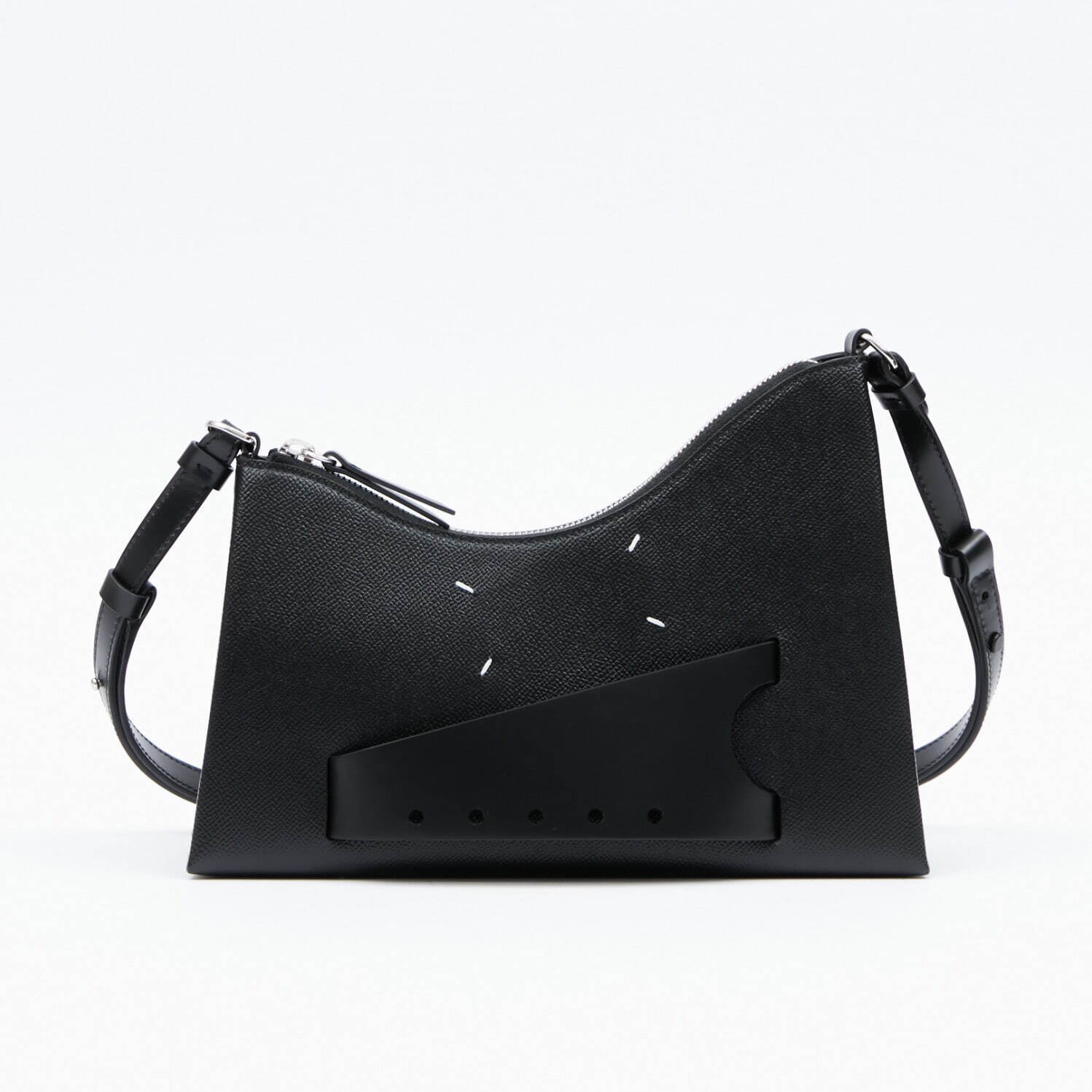 メゾン マルジェラ“アシンメトリックなフォルム”のバッグ「スナッチト