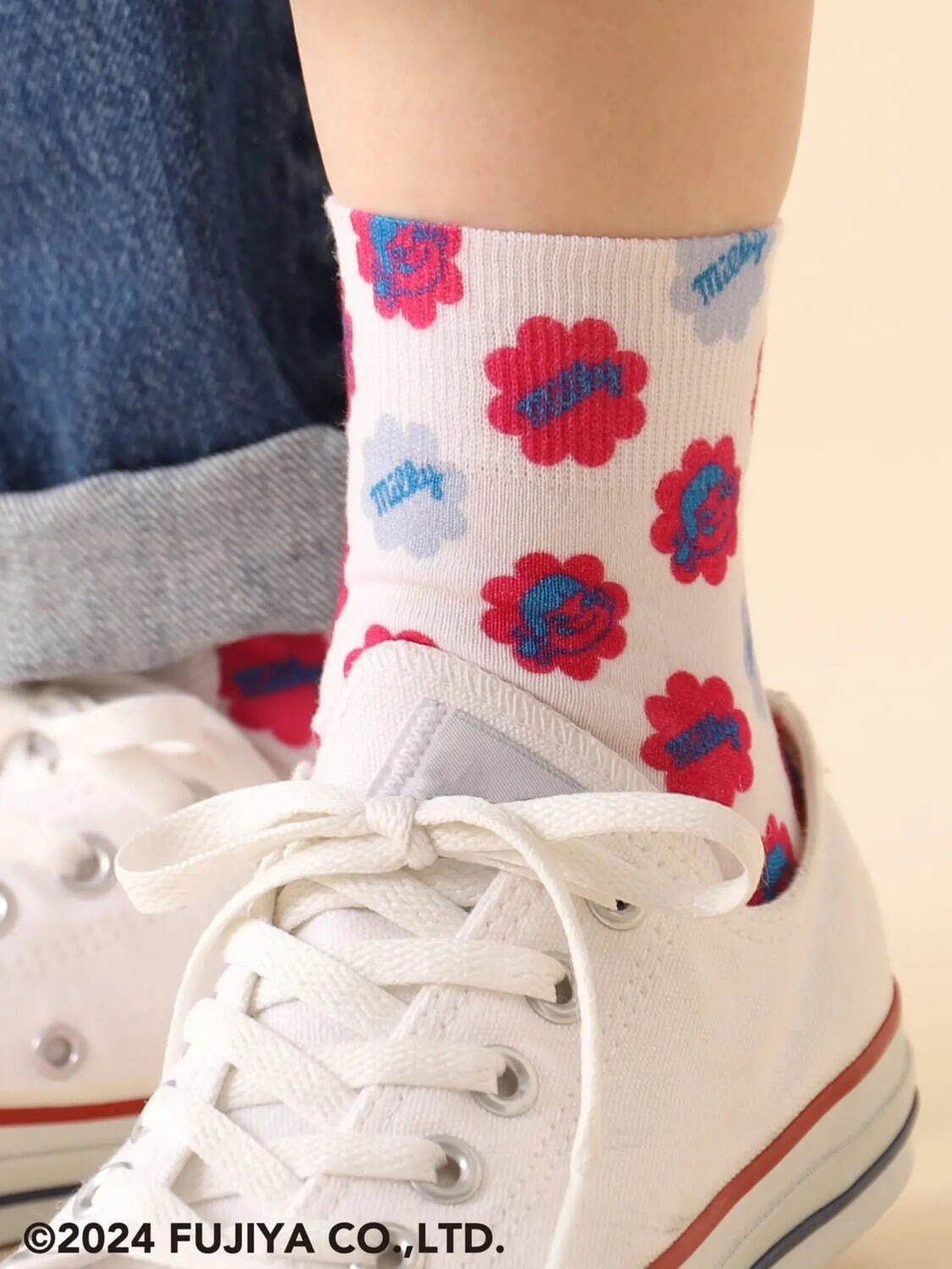 タビオ×不二家「ペコちゃん」靴下、ワンポイント刺繍＆“ミルキーのロゴ