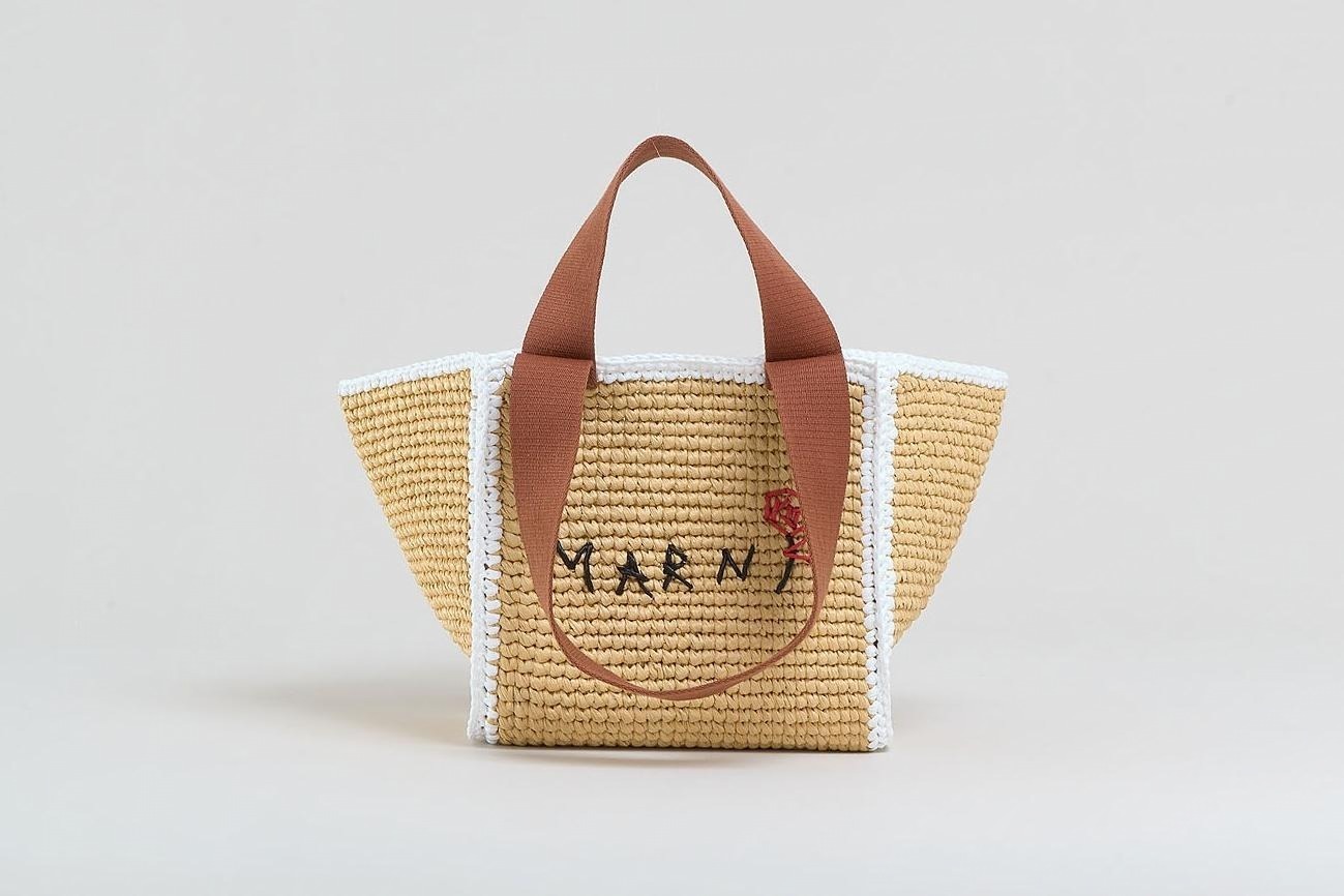 マルニの新作ウィメンズかごバッグ、“ハンドステッチ”風ブランドロゴ