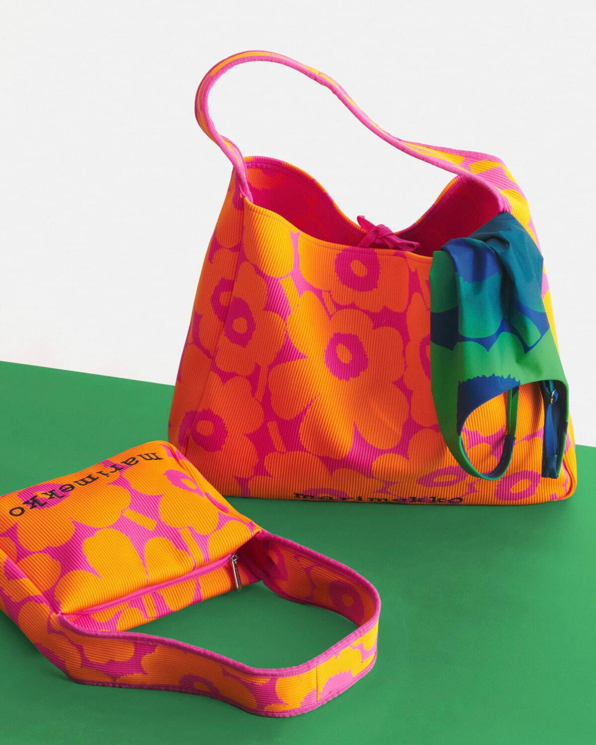 マリメッコ“ヴィヴィッドカラー”のニットバッグ、「ウニッコ」柄や