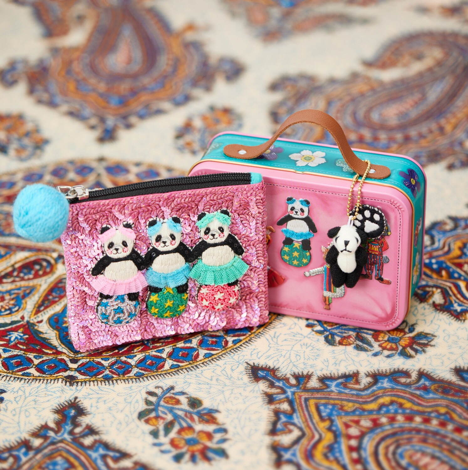 青山デカーボ“母の日限定ピンク色”のパンダ刺繍ポーチやぬいぐるみ付き