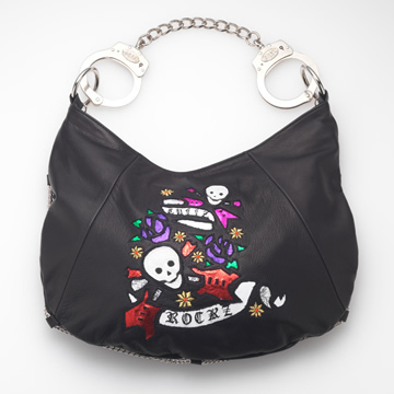 手錠バッグが人気の「カフス(CUFFZ)」- 世界第1号店が六本木ヒルズに