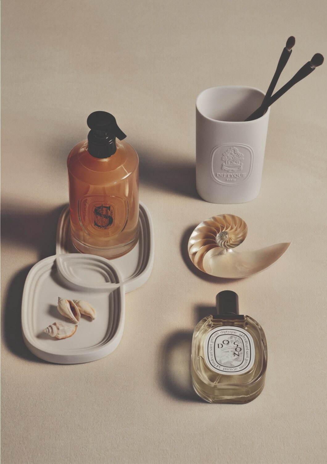 ディプティック初のバスルームアイテム、“貝殻”モチーフの磁器製