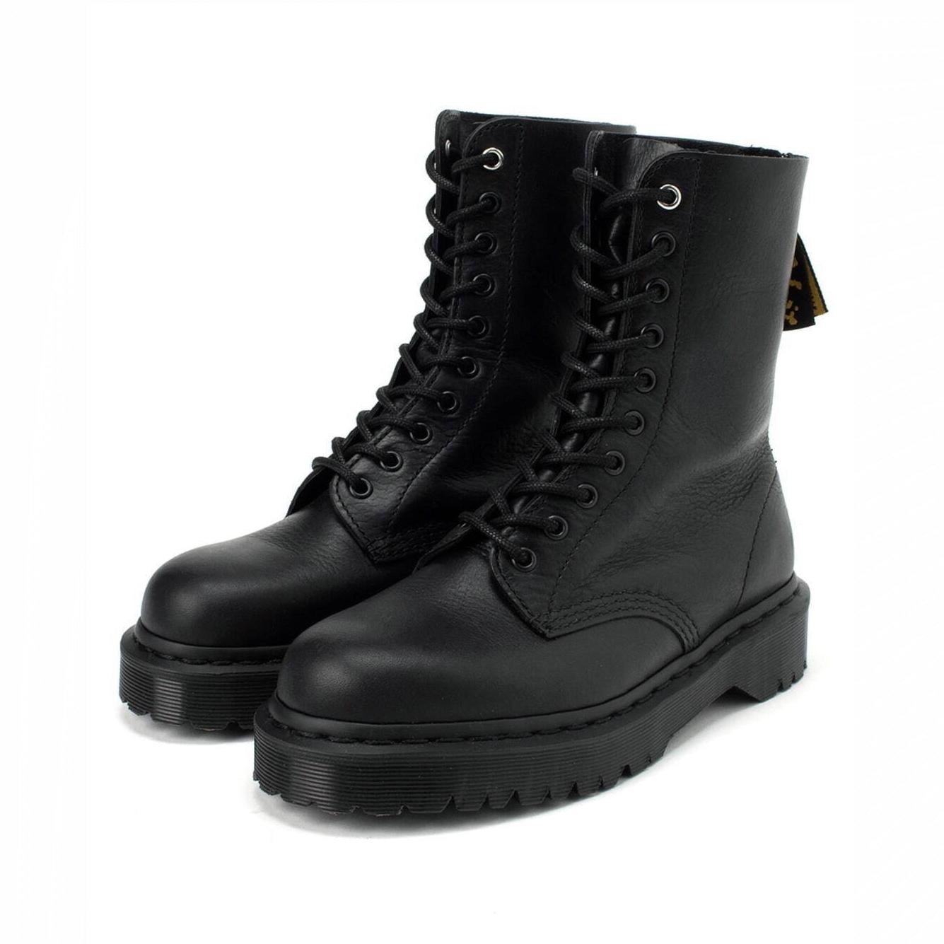 Y's×ドクターマーチンのコラボブーツ、英国老舗のブラックレザー