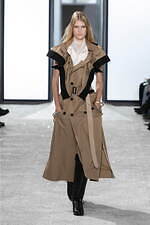 sacai 2025年春夏ウィメンズコレクション - 原点のアイディアと今の