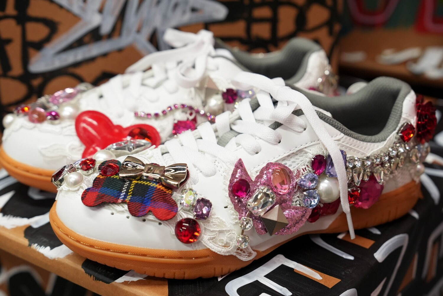 コム デ ギャルソン限定ストアが原宿に - 黒＆ピンクのウェアや