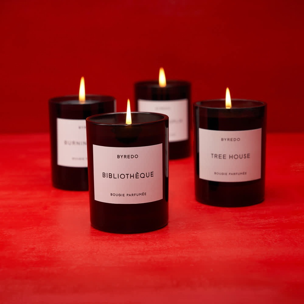 バイレード24年クリスマスホームフレグランス、“暖炉の温もり”着想